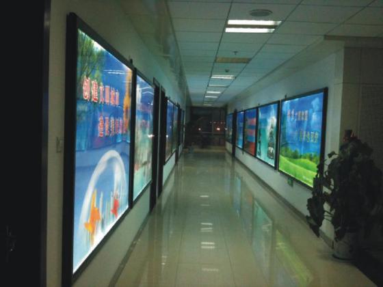 鄭州畫框型材:導光板激光打點機為廣告燈箱開啟新篇章
